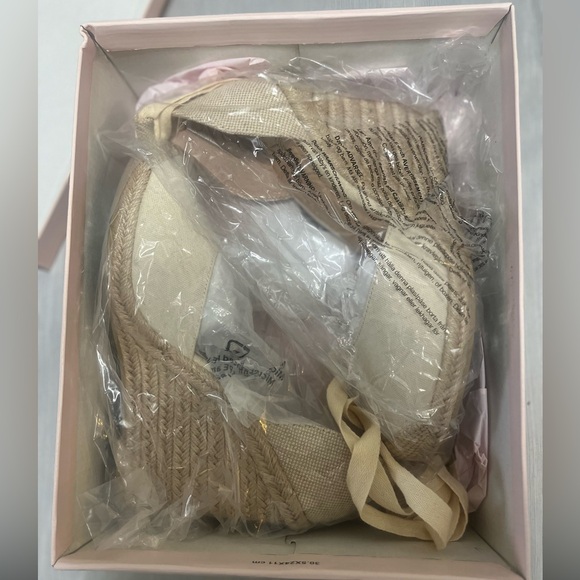 Linen Wedges - Picture 5 of 5